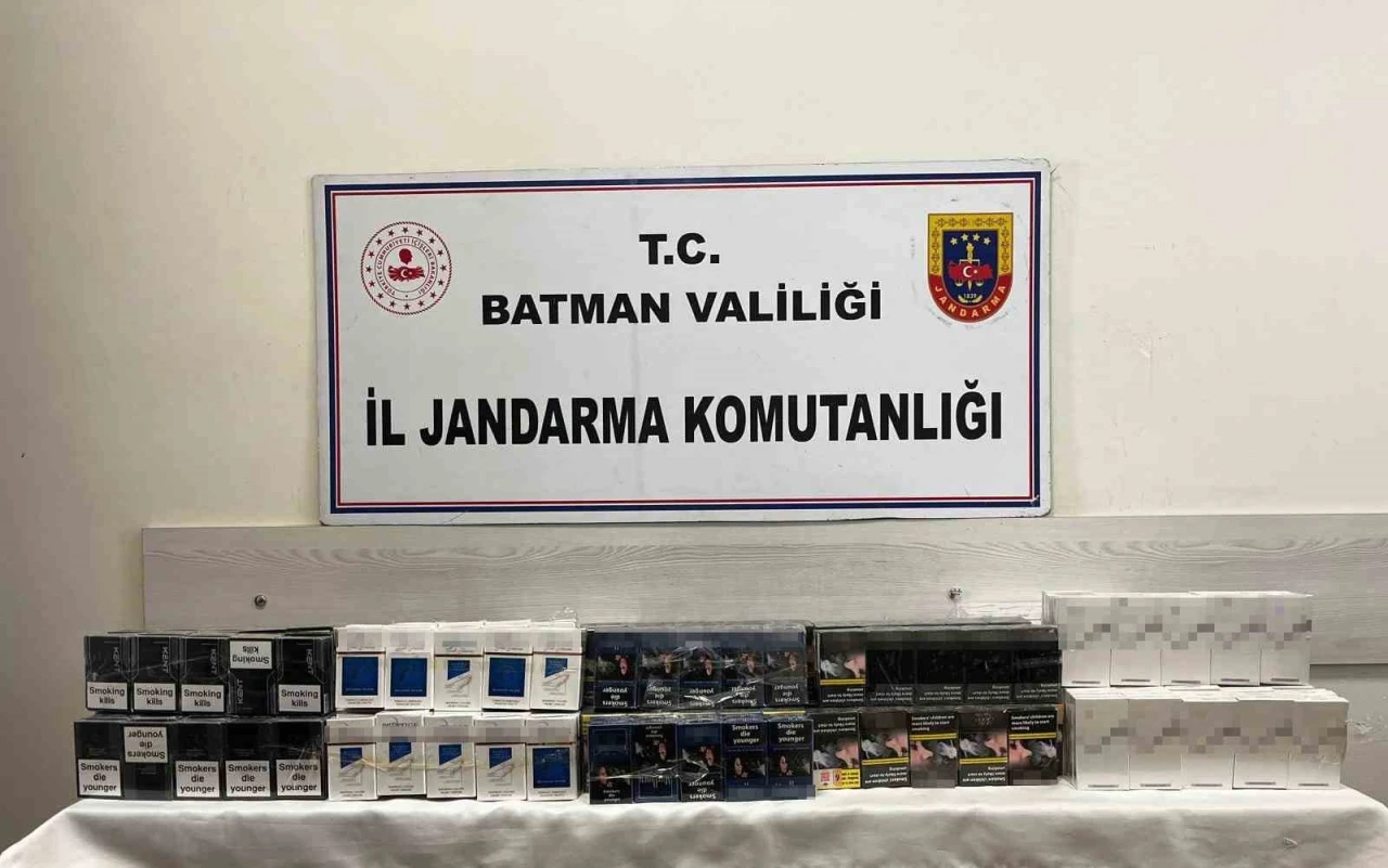 Yolcu minibüsünde kaçak sigara sevkiyatı jandarmaya takıldı
