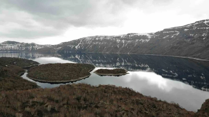 Yolu açılan doğa harikası Nemrut Krater Dağı’na ziyaretçi akını
