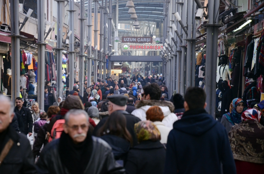 Bursa'da güzel hava esnafın yüzünü güldürdü