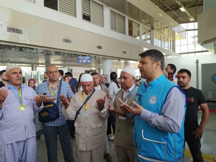 Yüksekovalı hacı adayları yola çıktı
