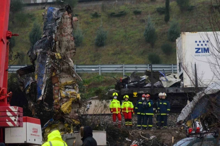 Yunanistan’daki tren faciasının ardından demiryolu çalışanları greve gitti