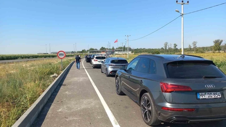 Yunanistan’daki yangın nedeniyle İpsala’dan geçemeyenler Pazarkule’ye yöneldi
