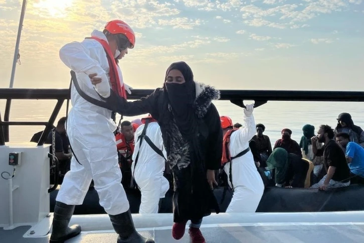 Yunanistan’ın ittiği göçmenleri Sahil Güvenlik kurtardı
