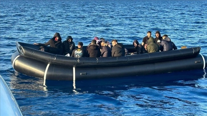 Yunanistan'da düzensiz göçmenleri taşıyan teknenin alabora olması sonucu 32 kişi öldü