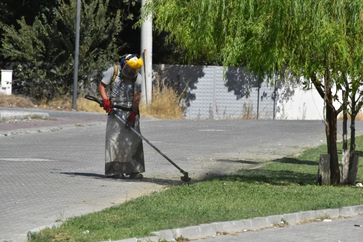 Yunusemre’den yeşil alanlarda bakım çalışması
