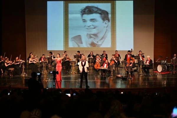 Zeki Müren, doğum gününde şarkılarıyla anıldı