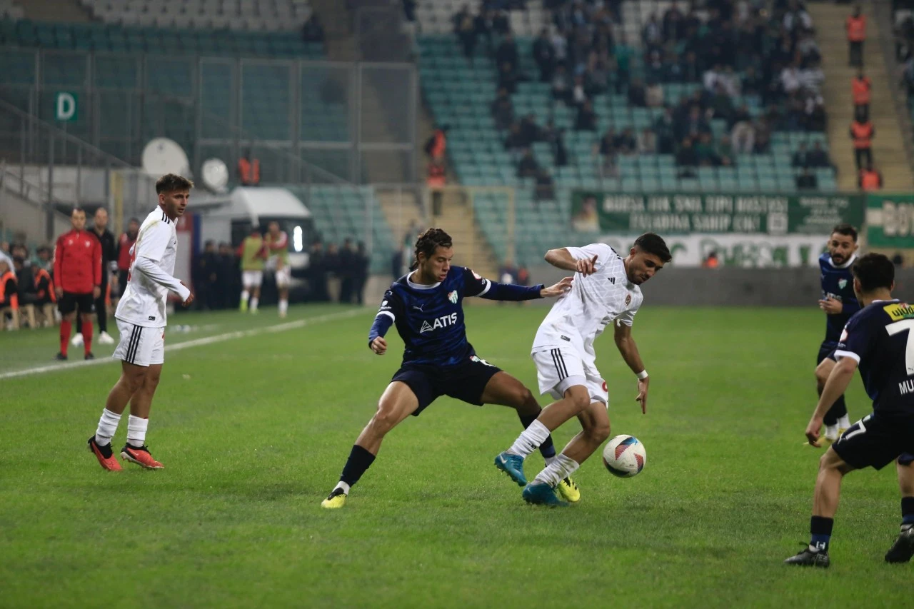  Turgutlu'yu  3- 1 yenen Bursaspor  Ziraat Kupası'nda 4. tura geçti