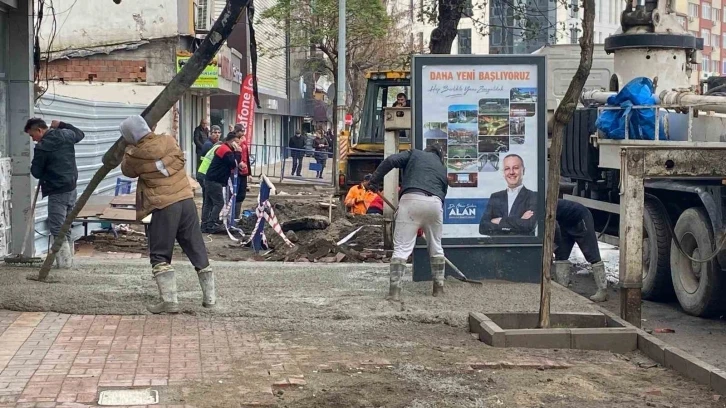 Zonguldak Belediyesi vatandaşın konforu için kaldırım çalışmalarını sürdürüyor
