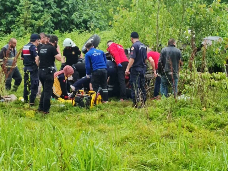 Zonguldak’ta otomobil tarlaya uçtu: 1’i ağır 3 yaralı
