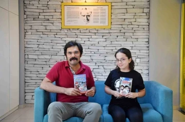 13 yaşında iki kitap yazıp belediye kütüphanesine hediye etti
