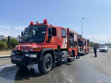 15 Temmuz Köprü yolunda ağaçlık alanda yangın
