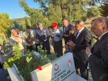 15 Temmuz şehidi Turgut Solak’ın kabrine ziyaret
