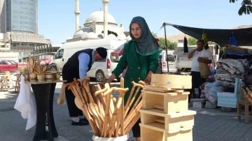 162 gündür yıkılan iş yerinin bulunduğu yerde satış yapıyor
