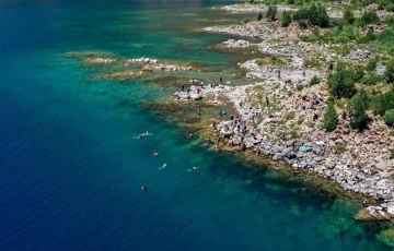 2. Van Denizi Yüzme Festivali, Nemrut Krater Gölü’nde yüzme etkinliğiyle sürüyor
