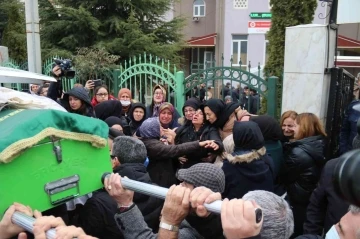 25 yaşındaki Tuğçe, gelinlik örtülü tabutunda son yolculuğuna uğurlandı
