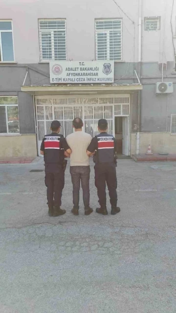 3 yıl hapis cezasıyla aranan şahıs kardeşine ait kimliği kullanırken yakalandı
