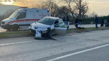 Bursa’da 4 kişinin bindiği çalıntı elektrikli bisiklete otomobil çarptı