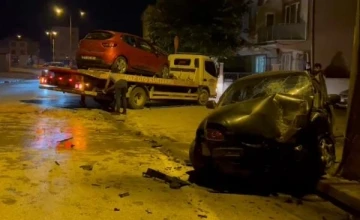 4 kişinin yaralandığı kazada 16 yaşındaki sürücü 2.40 promil alkollü çıktı