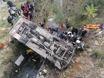 4’ü öğrenci 5 kişinin hayatını kaybettiği feci servis kazası için keşif yapılacak
