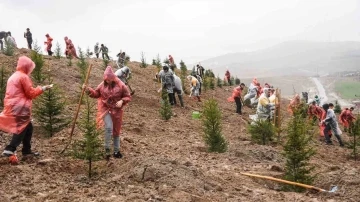 6 Şubat 2023 Deprem Şehitleri Hatıra Ormanı’nda 435 fidan toprakla buluştu
