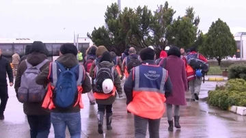 700 kişilik arama kurtarma ekibi, Sabiha Gökçen Havalimanı’ndan deprem bölgesine gitti
