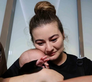 755 gram doğan Mercan bebek 92 günlük yoğun bakım mücadelesini kazandı, annesi gözyaşlarına boğuldu
