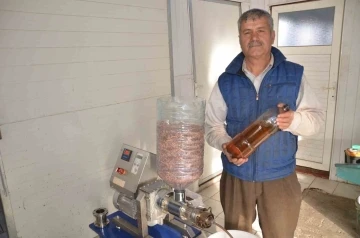 8 kiloluk nar çekirdeğinden 1 kilo yağ çıkartıyor, siparişlere yetişemiyor
