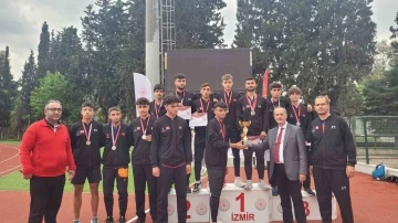 Adanalı öğrenciler atletizmde Türkiye Şampiyonu oldu
