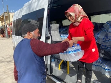 Adıyaman Belediyesi’nden çadırlarda kalan ailelere içme suyu
