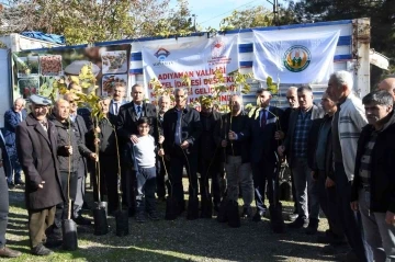 Adıyaman’da çiftçilere 6 bin ceviz fidanı dağıtıldı