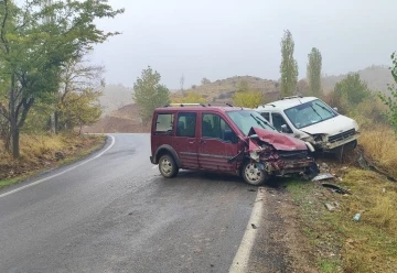 Adıyaman’da iki hafif ticari araç çarpıştı: 9 yaralı
