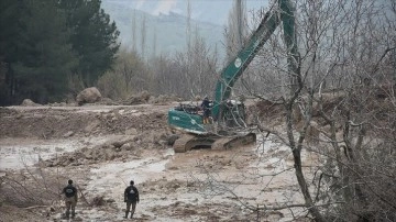 Adıyaman'da selde kaybolan anne ve kızını bulmak için çalışmalar sürüyor