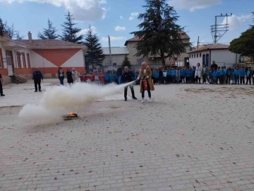 AFAD’dan ilkokul öğrencilerine yönelik deprem ve yangın tatbikatı
