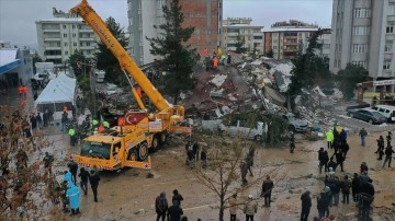 AFAD, deprem bölgesinde "vinç ticareti yapıldığı" iddiasını yalanladı