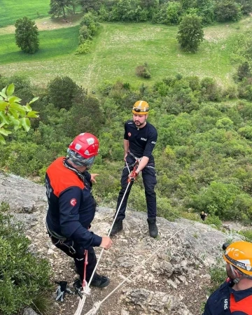 AFAD ekiplerinin dağ eğitimi nefes kesti
