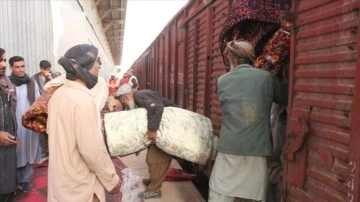 Afganistan'a yardım malzemesi taşıyan "İyilik Treni"nin 19'uncusu Herat'a u