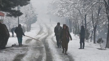 Afganistan'da 24 kişi donarak yaşamını yitirdi