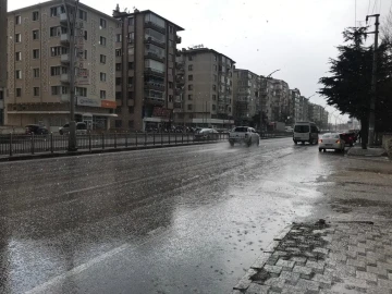 Afyonkarahisar’da ani dolu yağışı
