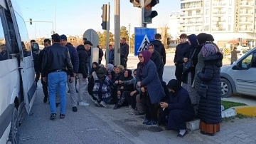 Afyonkarahisar’da işçi servisi tırla çarpıştı: 12 yaralı
