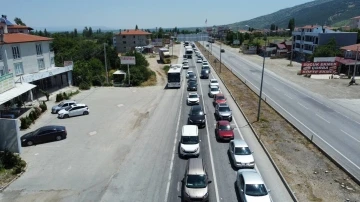 Afyonkarahisar-Konya karayolunda tatilcilerin dönüş yoğunluğu başladı
