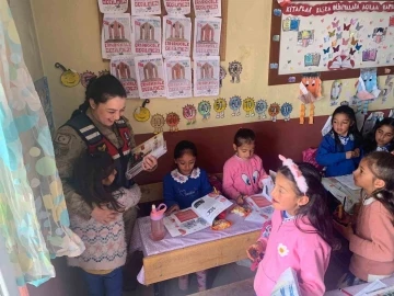 Ağrı’da jandarmadan öğrencilere “mahremiyet” eğitimi
