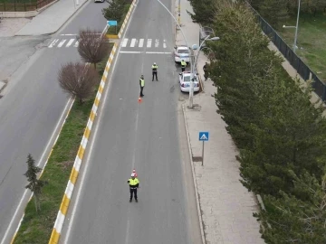 Ağrı’da Ramazan Bayramı trafik denetimleri dron ile desteklendi
