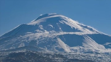 Ağrı Dağı'nda etkili olan fırtına görüntülendi