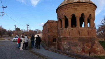 Ahlat Selçuklu Mezarlığına ziyaretçi akını
