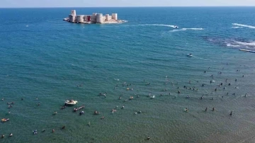 Akdeniz’in incisi Kızkalesi’nde okullar açılmasına günler kala tatilci yoğunluğu