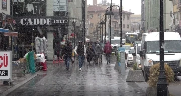 Aksaray’a mevsimin ilk karı yağdı
