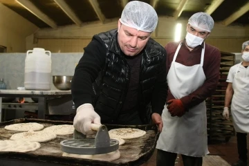 Aksaray’da 30 bin tahinli ve 130 bin Ramazan pidesi dağıtıldı
