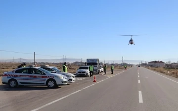 Aksaray jandarmadan Cayrokopter ile denetim
