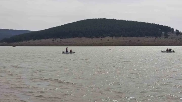 Alabora olan tekneden düşen Ferdi Uludağ’ı arama çalışmaları sürüyor
