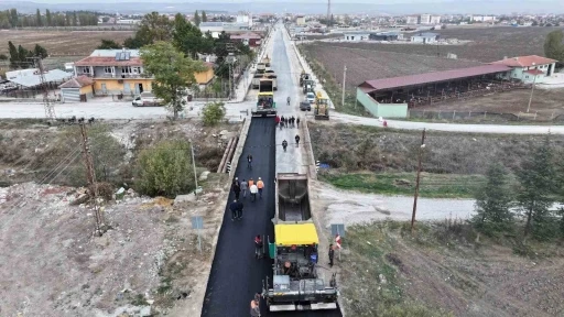 Alaca’da asfalt kaplamalar yenileniyor
